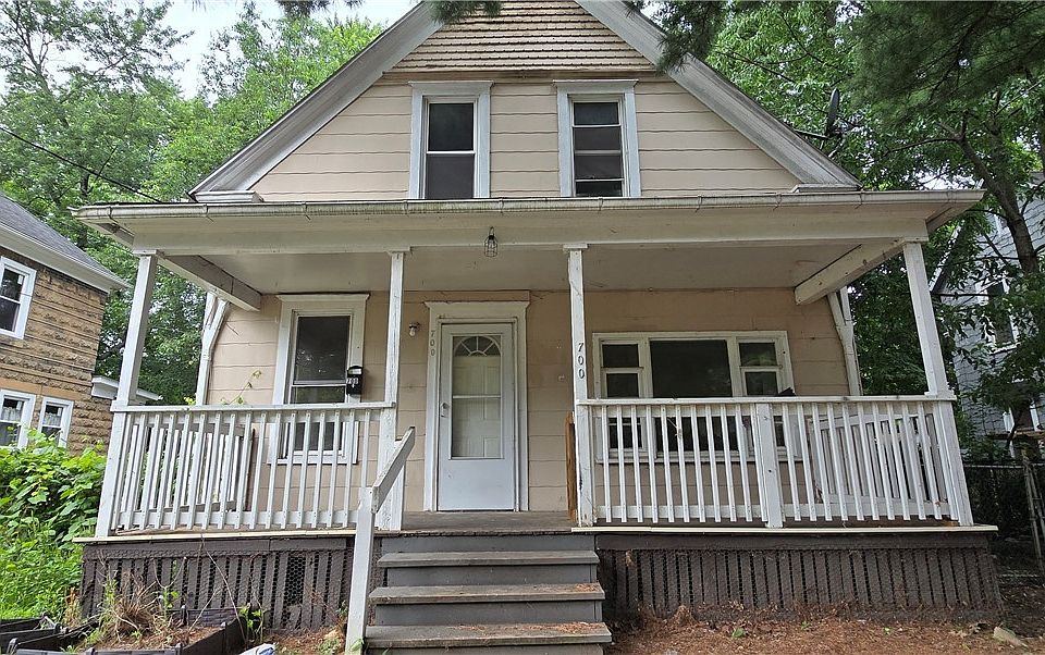 1st image of 700 Carpenter St