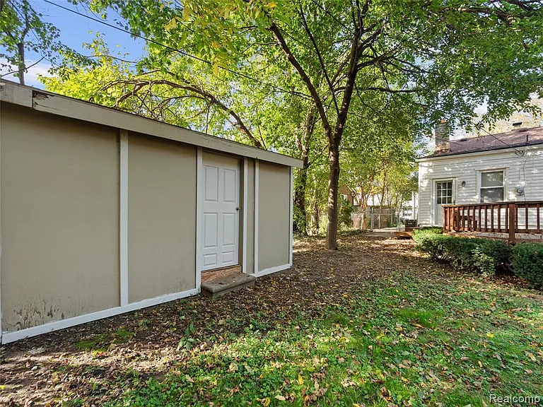 2046 Yorkshire Rd — Photo 42
