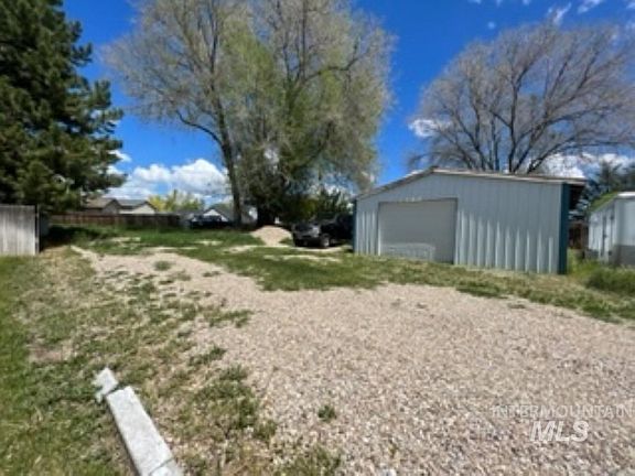 4th image of 812 Lake Lowell Ave