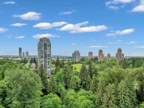7090 Edmonds St #2208, Burnaby, BC V3N 0C6