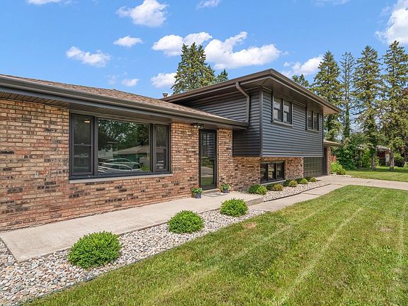 2nd image of 6384 Fallen Timbers Ave