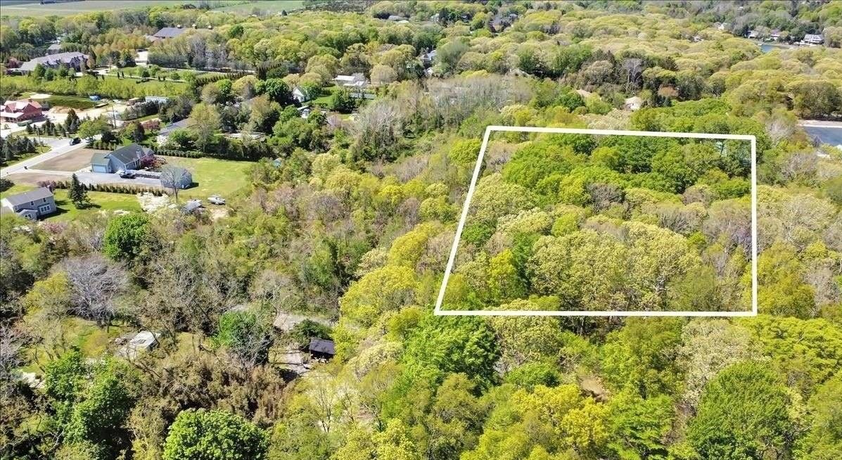 792 Cox Neck Rd in Mattituck Out East