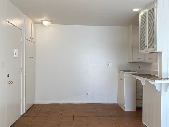 5th image of 912 S 4th St #10