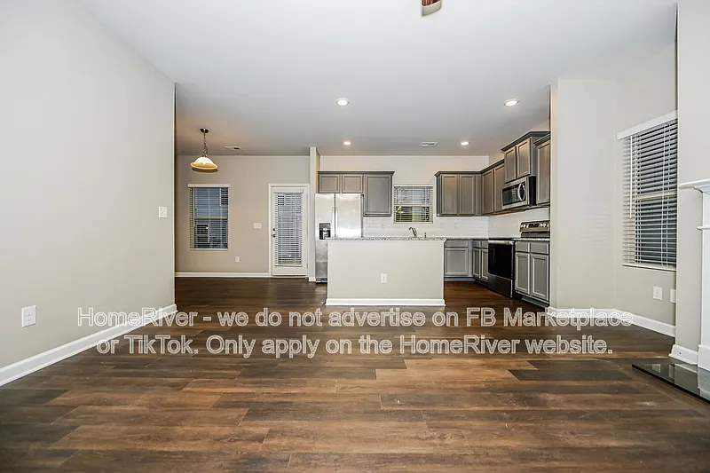 4 bed, 2.5 bath, 1832 sqft, $2,195 — Photo 2