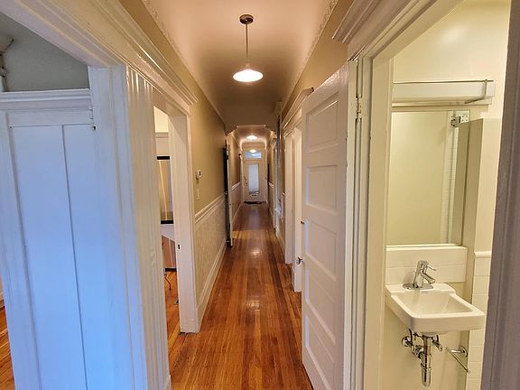 2nd image of 640 Ashbury St