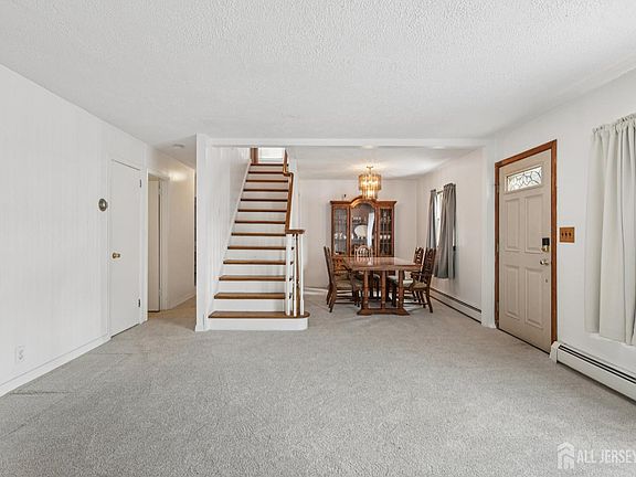 5th image of 220 Elizabeth Ave