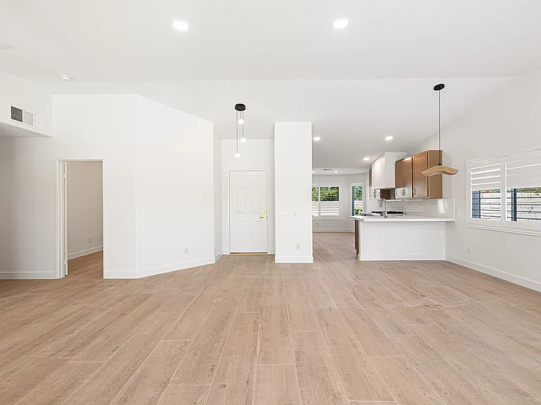 76 Sutton Pl S — Photo 6