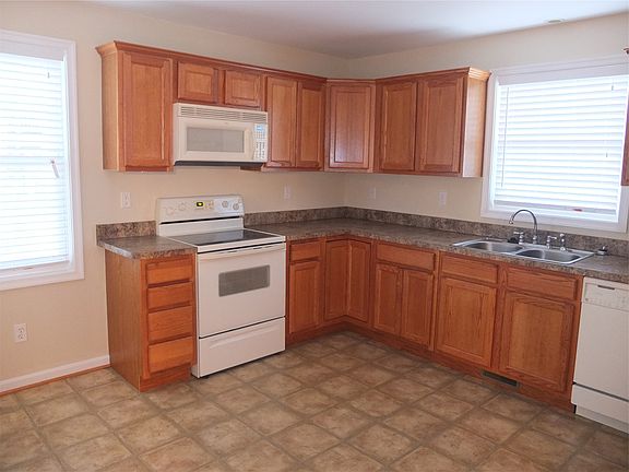 4th image of 125 Cherry Hill Cir