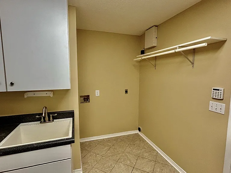 640 Wedgewood Dr — Photo 29
