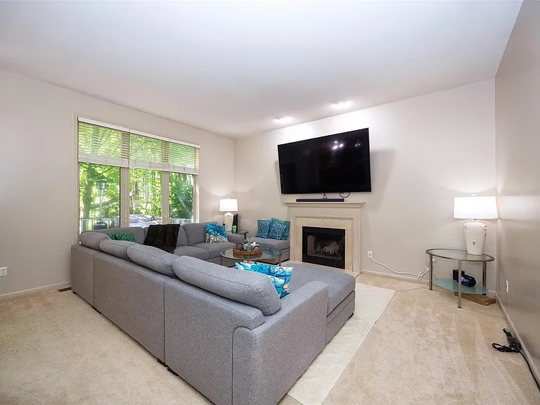 3481 Castlewood Ct — Photo 35