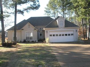 107 Autumn Valley Dr, Jackson, TN 38305
