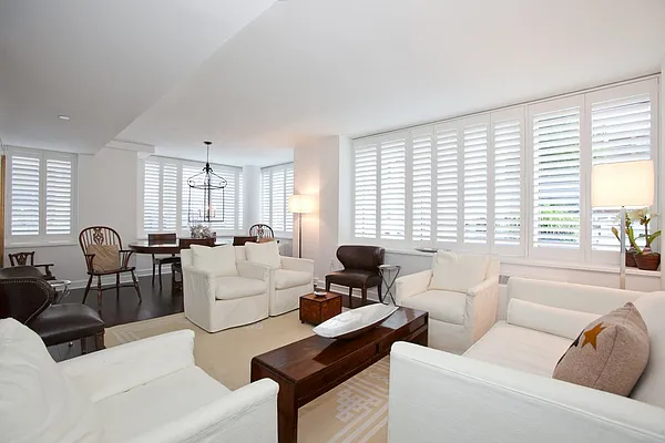 Sold by R New York | media 9