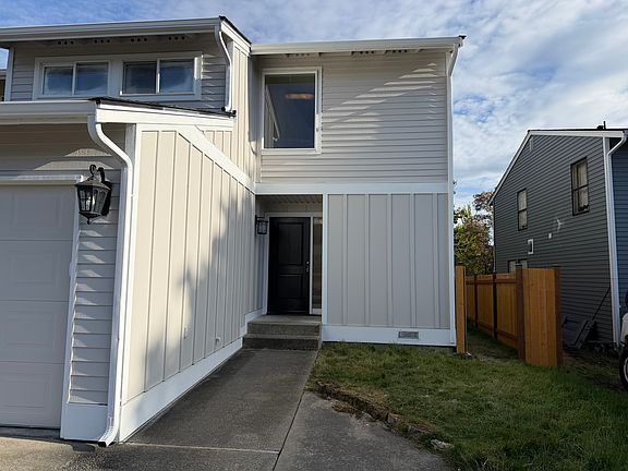 5th image of 6012 Beverly Ln #B