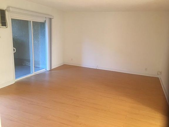 5th image of 416 N Kenwood St #3