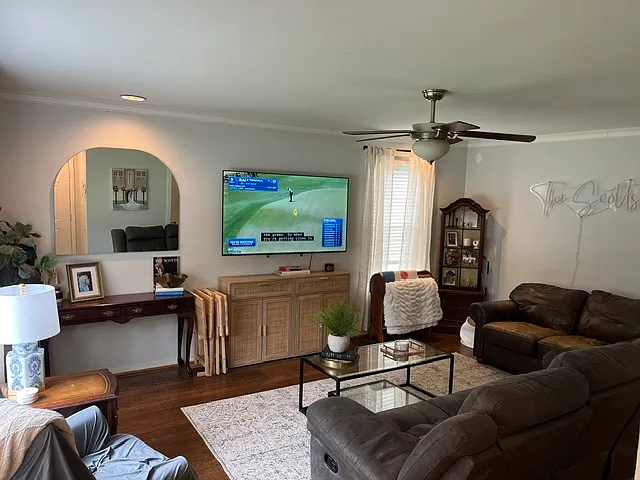 2140 Springhill St — Photo 2