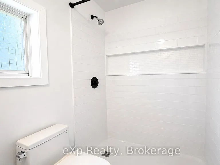 265 College St W #REAR — Photo 11