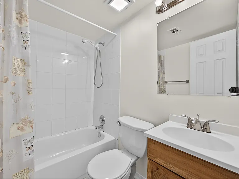 322 Howard Ave — Photo 6