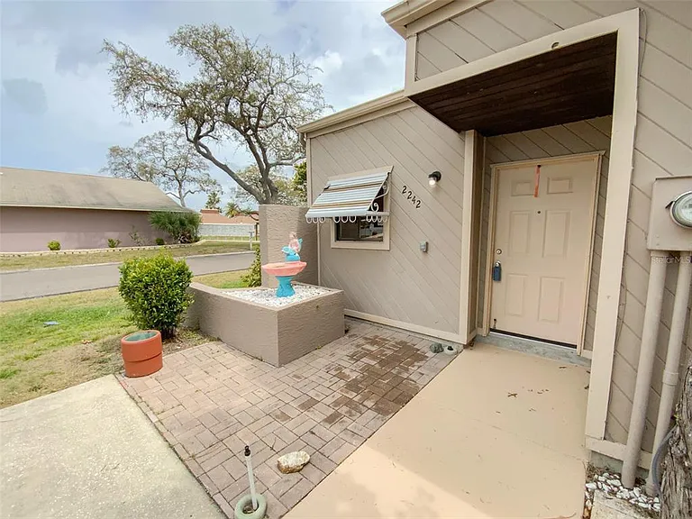 2242 Pinewood Villas Dr — Photo 2