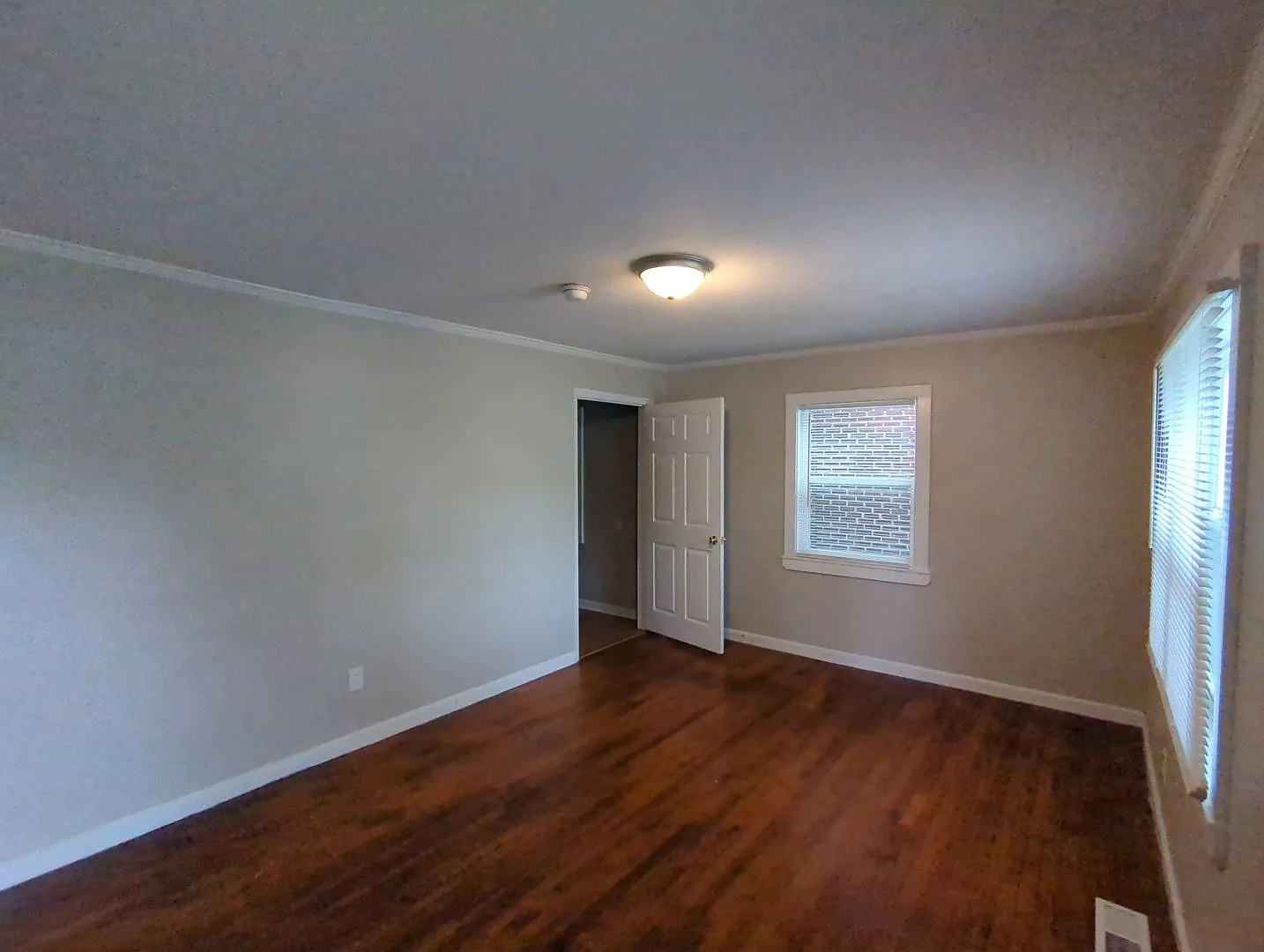 Coming Soon Large 4 Bedroom House — Photo 3