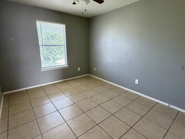 1704 Spring Rose Cir #C — Photo 9