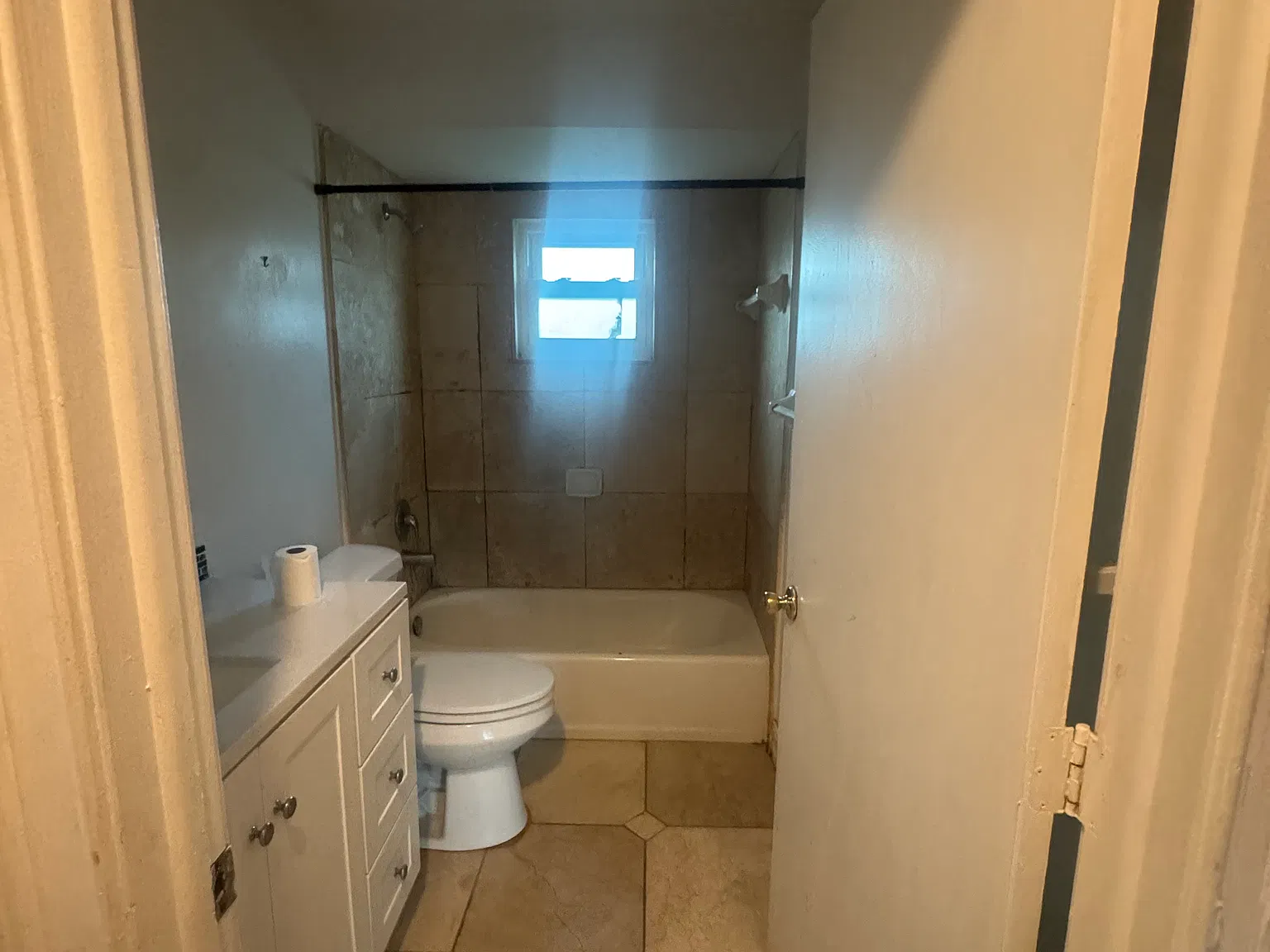 3 bed, 1014 sqft, $1,850 — Photo 2