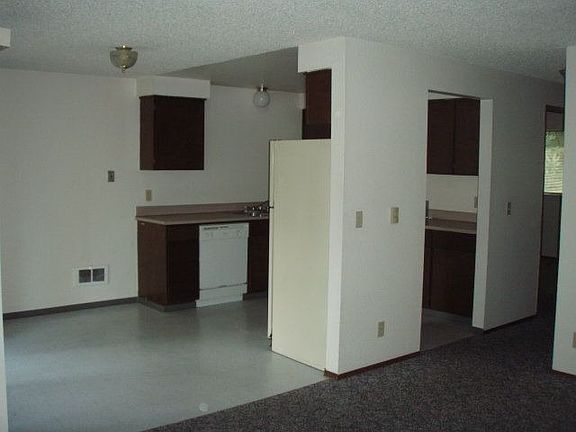 3rd image of 12204 118th Ave E APT B