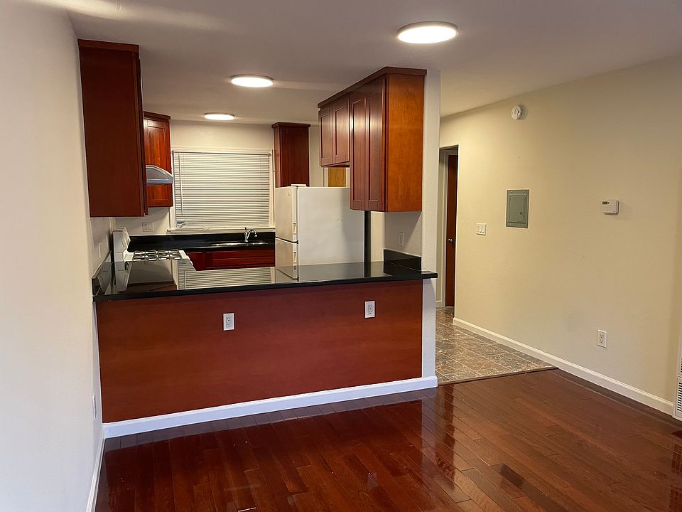 1st image of 2144 Grove St APT 1
