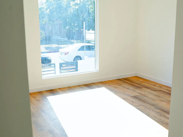 629 W Hillsdale St — Photo 15