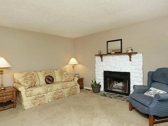 3rd image of 3183 Aqueduct Dr