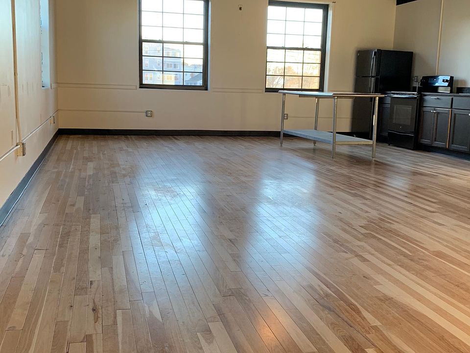 2nd image of 181 Elm St #204