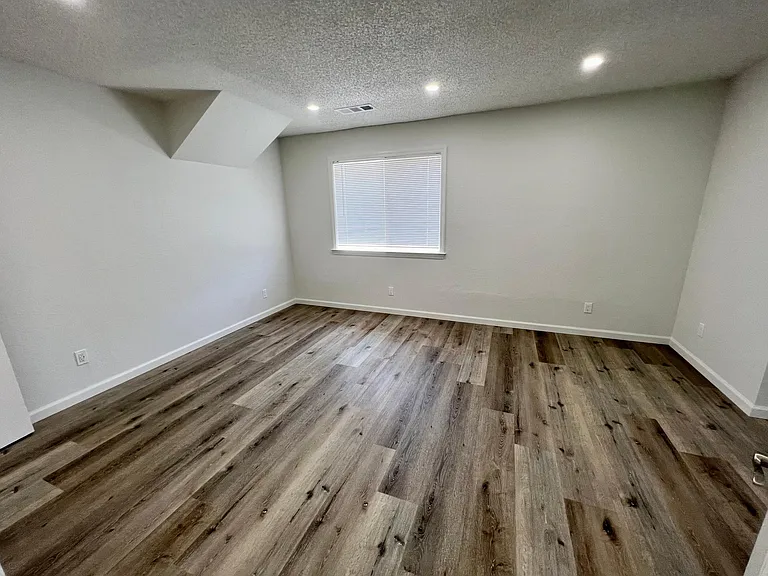 1000 Empey Way — Photo 16