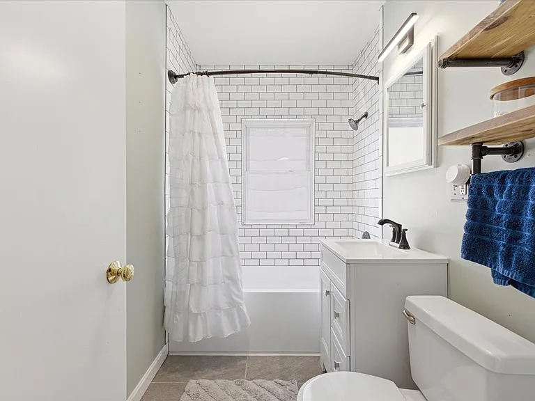 191-193 Cornell St #2 — Photo 26