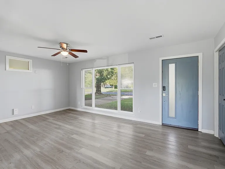 308 Harolds Dr NW — Photo 6
