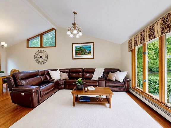 5th image of 204 Cherry Hill Road