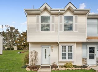 90 Rita Ln, Jackson, NJ 08527