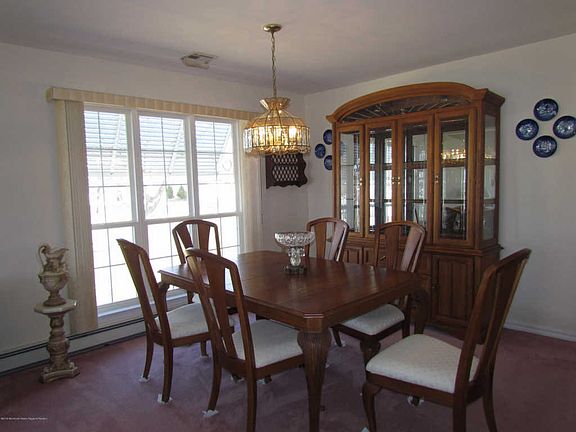 3rd image of 39 Winterton Dr