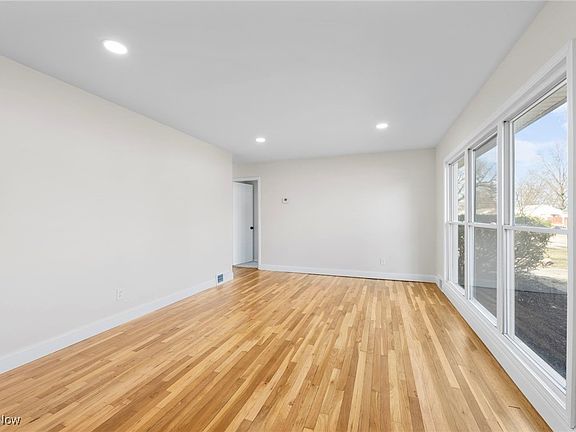 3rd image of 13529 Leroy Ave