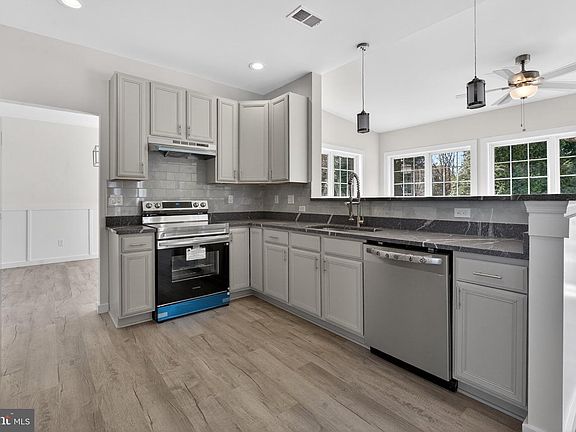 5th image of 285 Heartleaf Ln