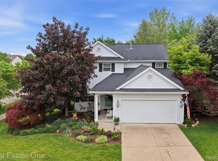 8576 Barrington Dr, Ypsilanti, MI 48198