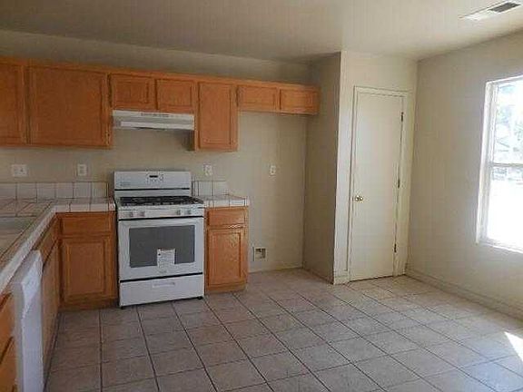 212 Linnell Way Bakersfield CA