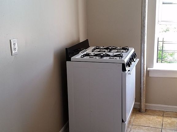 3rd image of 2027 Pacific St APT 2H