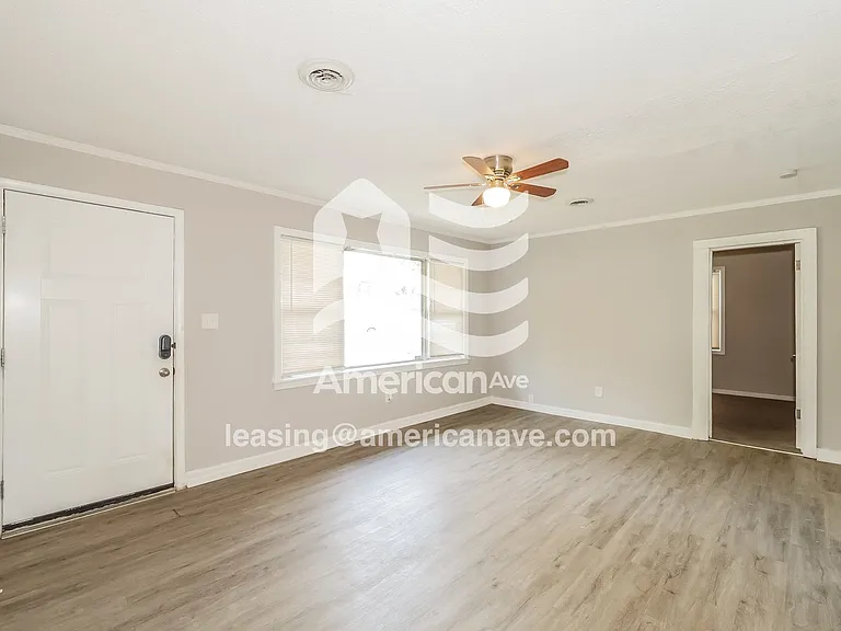 1458538_004_living_room_14095646.jpg