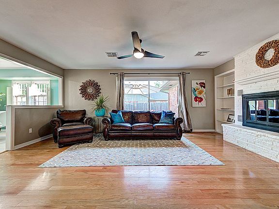 4th image of 2801 Huntleigh Dr