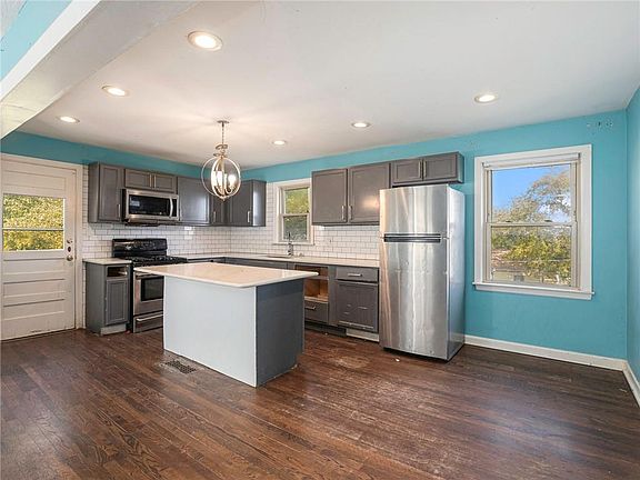 4th image of 3141 E Barker Cir