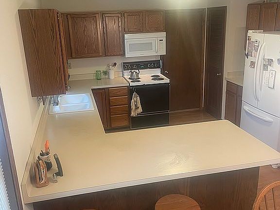 2nd image of 307 E James Dr