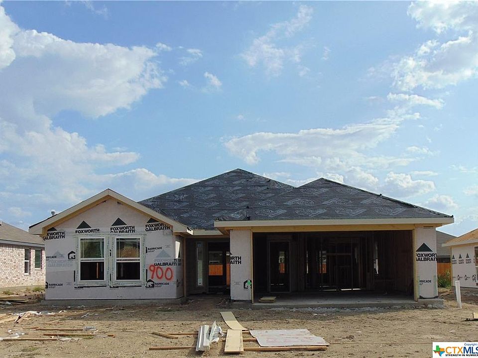 1st image of 900 Hickory Dr