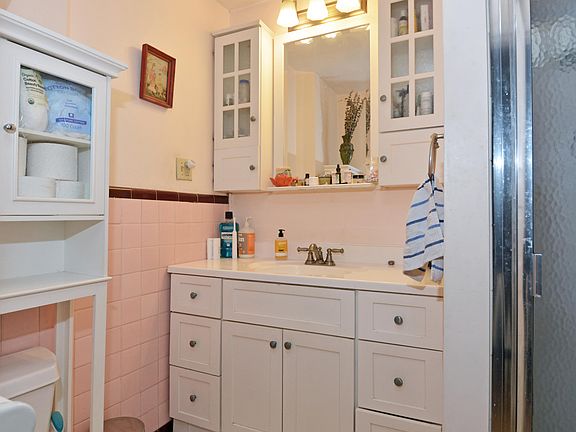 3rd image of 2888 Irving Ave S #2