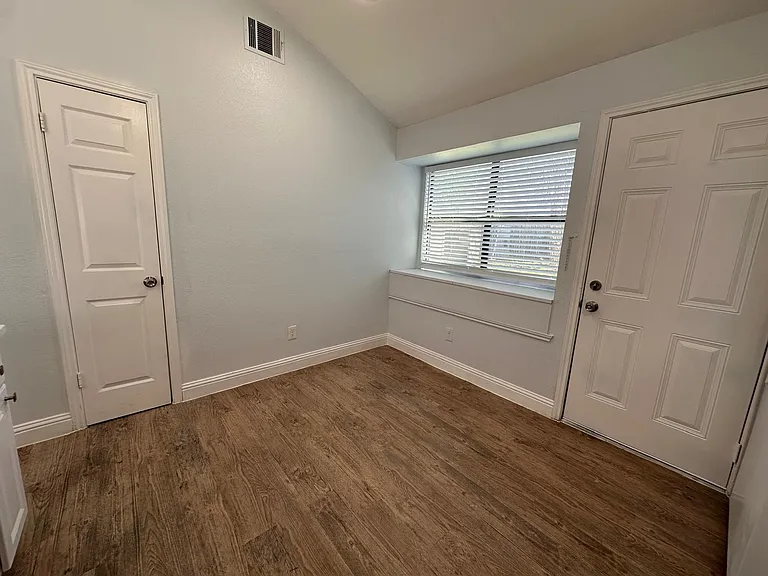 Dalewood Ln — Photo 24