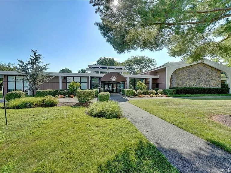 164 Carriage Ct #B — Photo 39