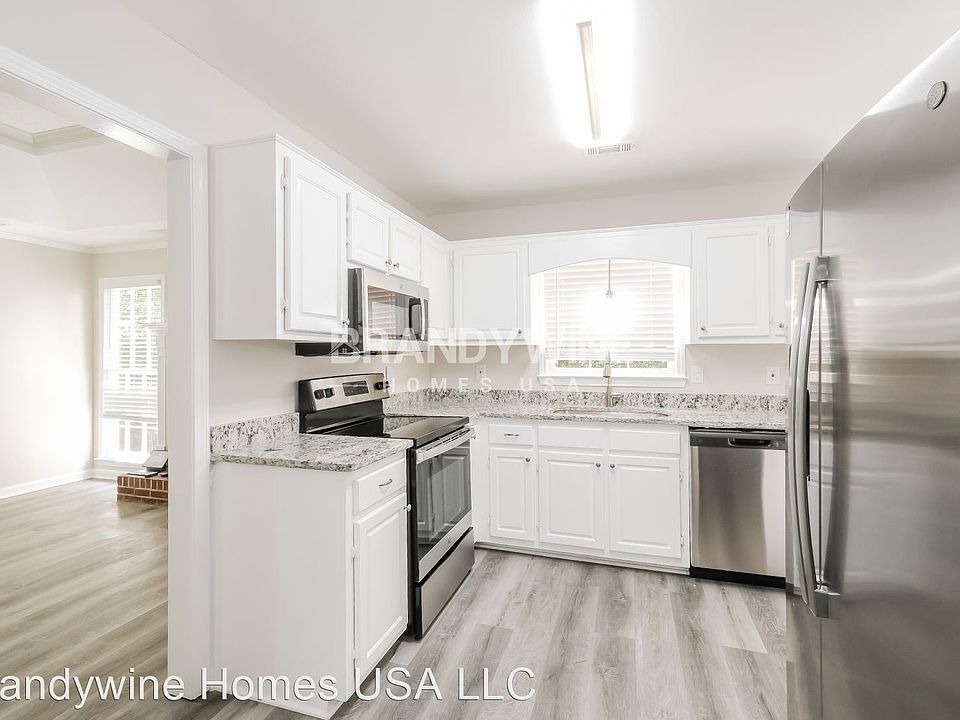 1st image of 40 King James Ct SE